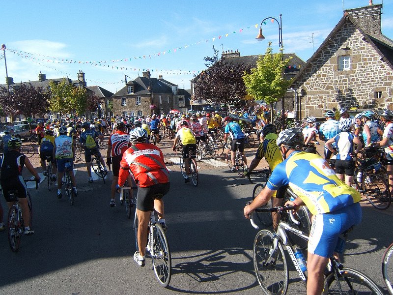 2011-07-31 07 Un stop et un benevole regulateur.JPG